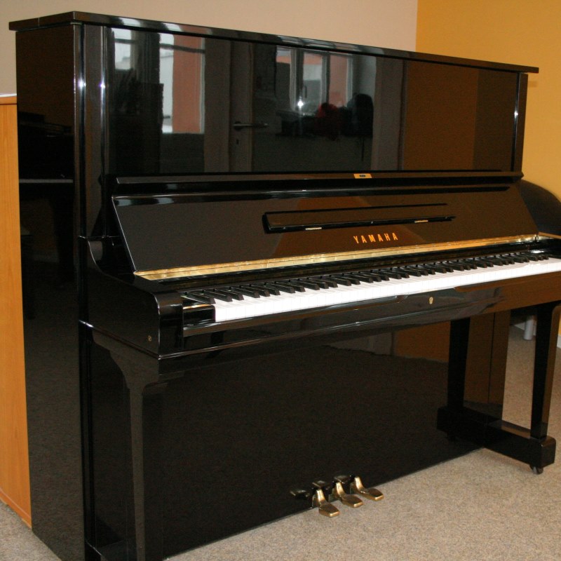 Modell Yamaha U3